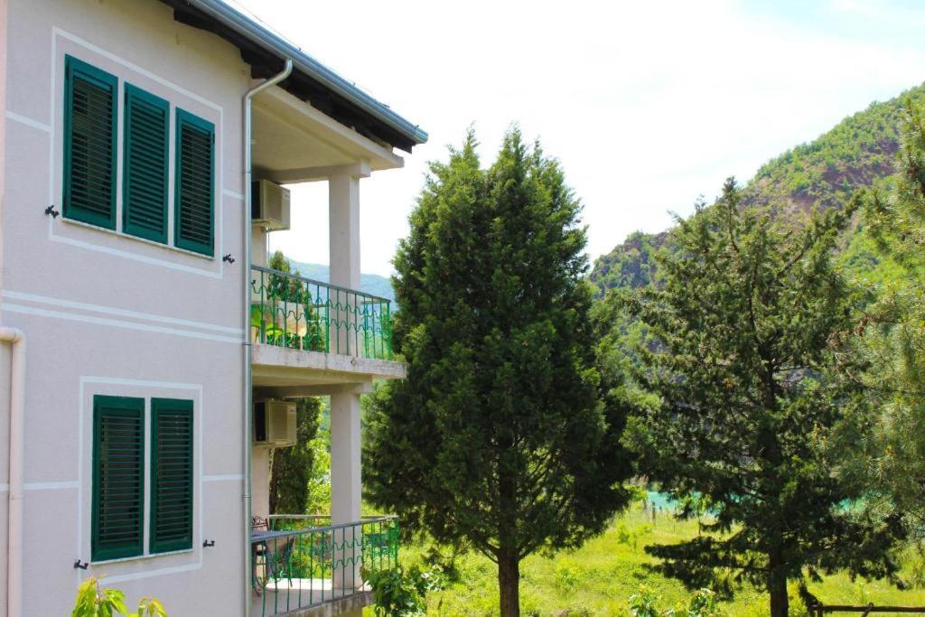 Agroturizem Hotel Vila Franceze Koman ภายนอก รูปภาพ