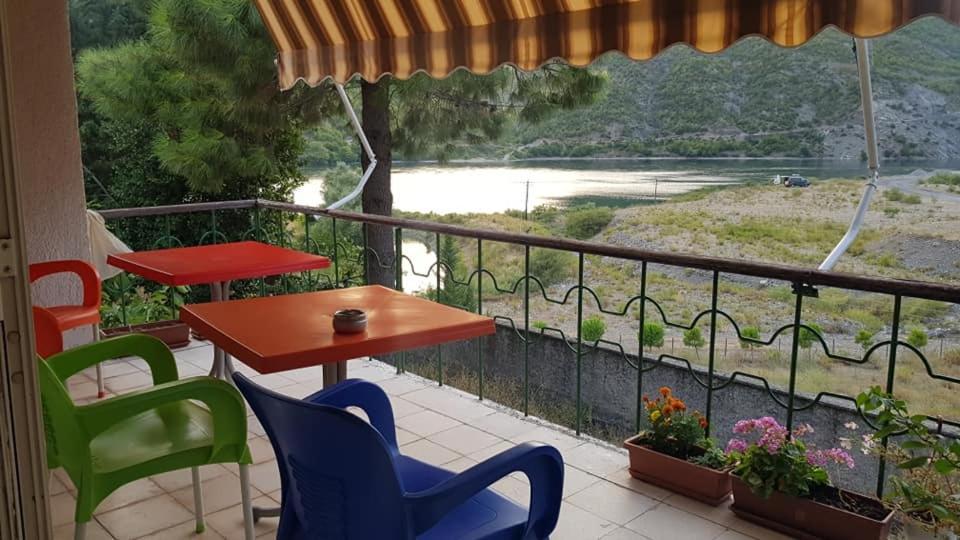 Agroturizem Hotel Vila Franceze Koman ภายนอก รูปภาพ