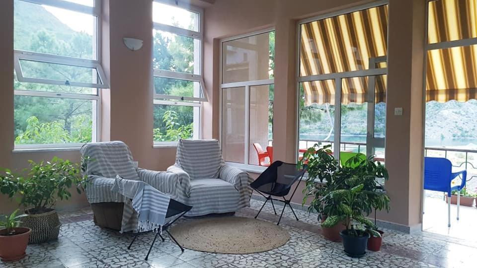 Agroturizem Hotel Vila Franceze Koman ภายนอก รูปภาพ