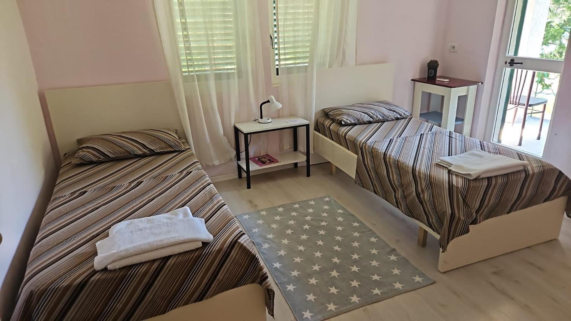 Agroturizem Hotel Vila Franceze Koman ภายนอก รูปภาพ