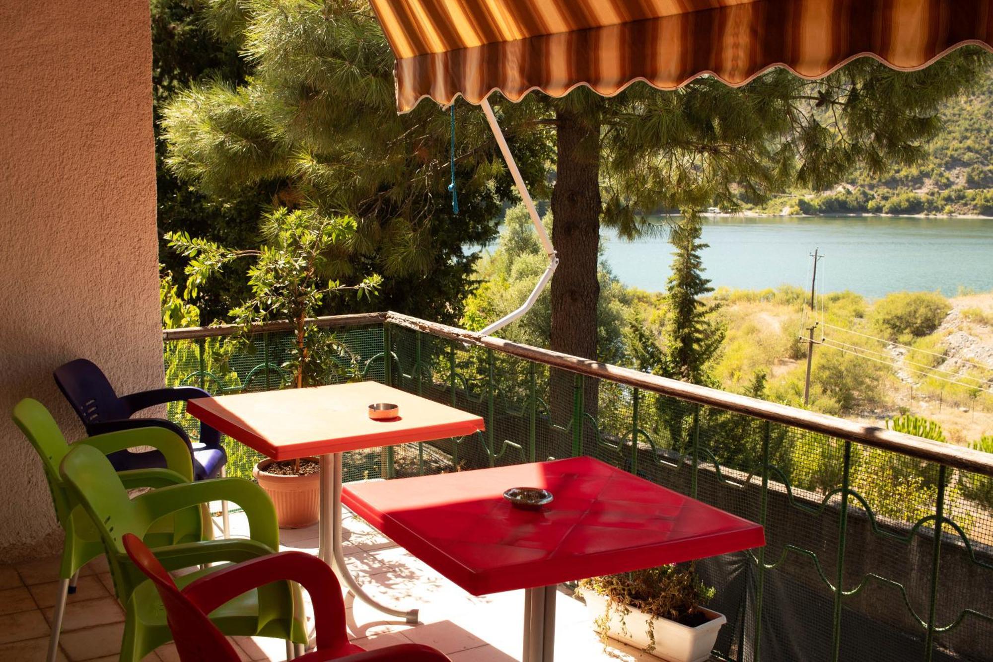 Agroturizem Hotel Vila Franceze Koman ภายนอก รูปภาพ